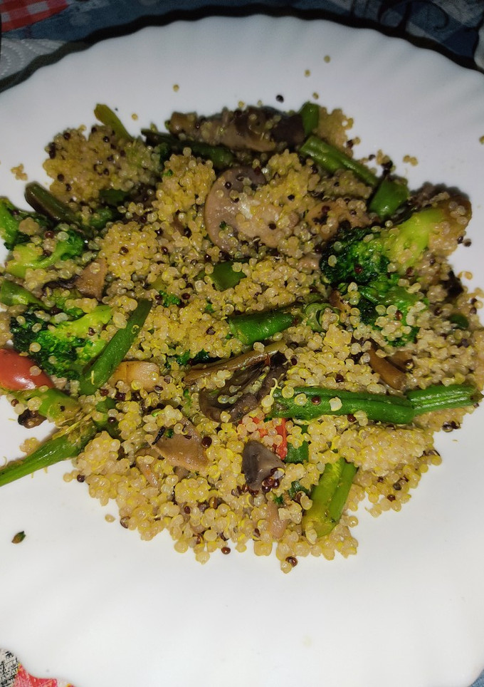Una foto de Quinoa con verduritas