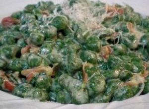 Foto di Spatzle (gnocchetti tirolesi con panna e speck) La ricetta della nonna