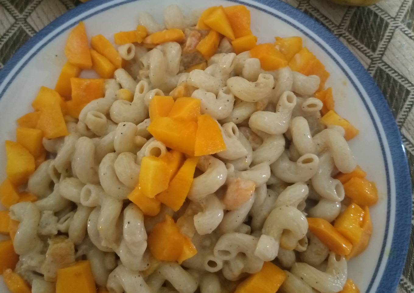 Mango macaroni salad