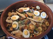 Una foto de cazuela de mejillones almeja