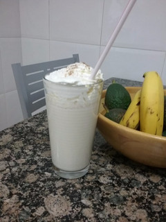 Una foto de Batido de plátano con galletas
