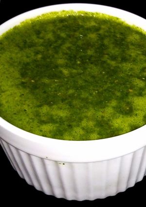 A picture of Mint chutney.