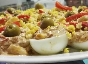 Foto principal de Huevos rellenos con salsa rosa