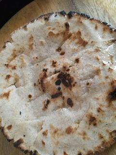 જુવાર નો રોટલો (Jowar Rotla Recipe In Gujarati) રેસીપી મુખ્ય ફોટો