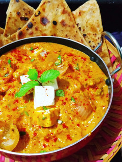 પનીર કડાઈ વિથ પરાઠા (paneer kadai with paratha recipe in Gujarati) રેસીપી મુખ્ય ફોટો