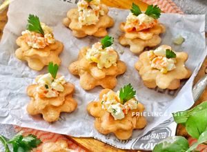 Foto resep Pastel Bunga Susun, Topping Ragout, kriuk banget