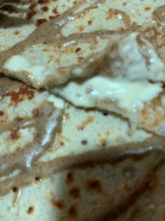 Una foto de Crepes de avena y sarraceno con chocolate blanco s/a y crema de avellana🫔🫔