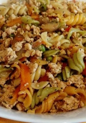 Foto principal de Espirales con vegetales, verduras y picada de pollo al wok