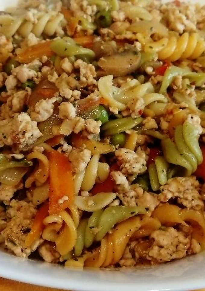 Una foto de Espirales con vegetales, verduras y picada de pollo al wok
