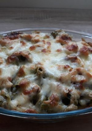 Csőben sült csirkemell spenótos pennével recept fotója