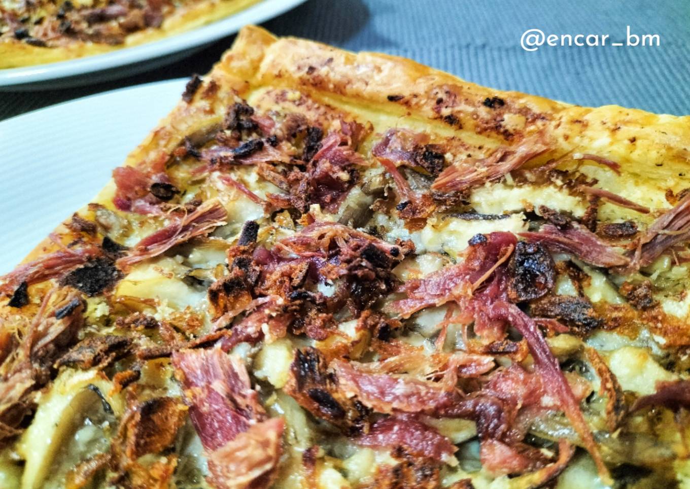 Hojaldre trufado con setas y pato en airfryer