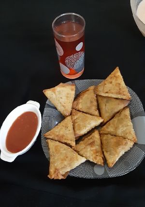 A picture of United king style qeema samosa.