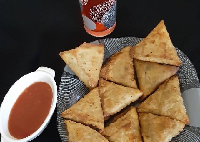Recipe: Delicious United king style qeema samosa