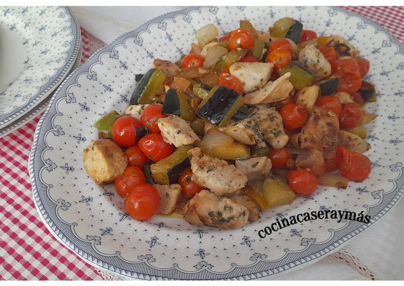 Pollo salteado con calabacín