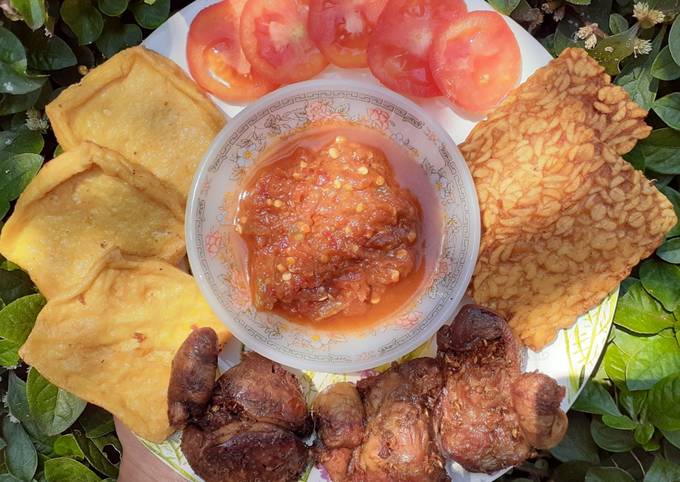 Cara Gampang Menyiapkan Hati ampela goreng sambal mentah, Enak Banget