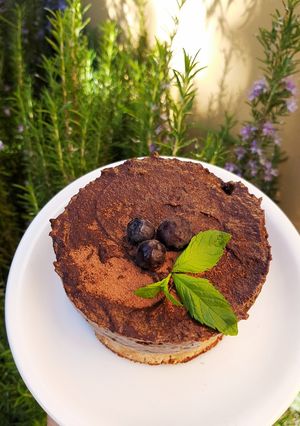 Una foto de Mini tortita con mousse de palta y chocolate🥑 (en sartén)