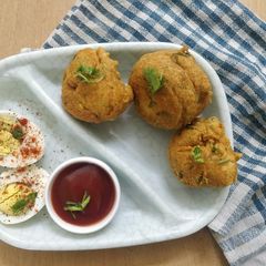 A picture of Egg pakora.