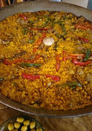 Una foto de Paella a la leña