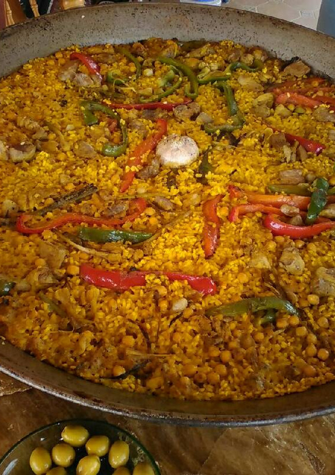 Una foto de Paella a la leña