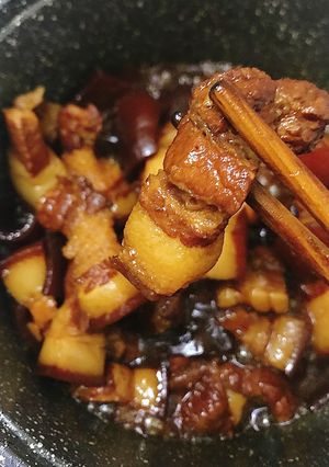 Hình của món Thịt kho tàu.
