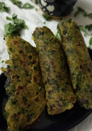 मेथी के थेपले (methi ke theple recipe in Hindi) रेसिपी मुख्य फोटो