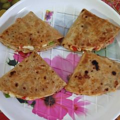 A picture of Cheese Roti Triangles.