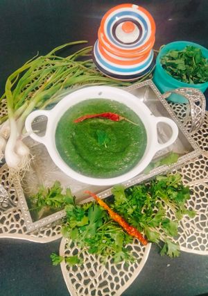 A picture of Spicy Green Garli coriander chutney (Teekhi chutney).
