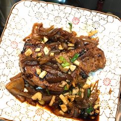 Pork chop with onion A picture of Pork chop with onion.