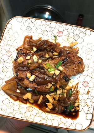 A picture of Pork chop with onion.