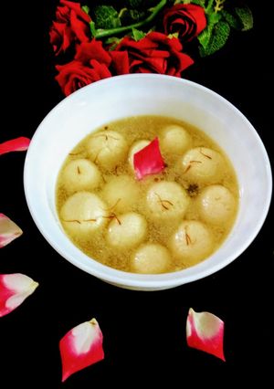 কেশারিয়া রসগোল্লা (Saffron Rasgulla recipe in Bengali) রেসিপির প্রধান ছবি