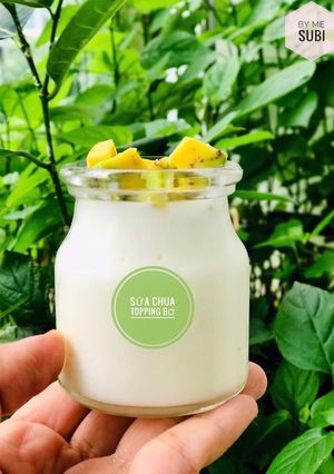 Hình của món Ăn dặm- sữa chua topping bơ.