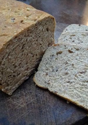 Una foto de Pan de molde integral con semillas