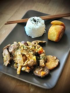 Una foto de Cena china: Ternera con setas y bambú & Pan chino