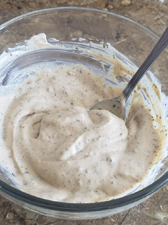 Una foto de Salsa de yogurt para ensalada 🥗