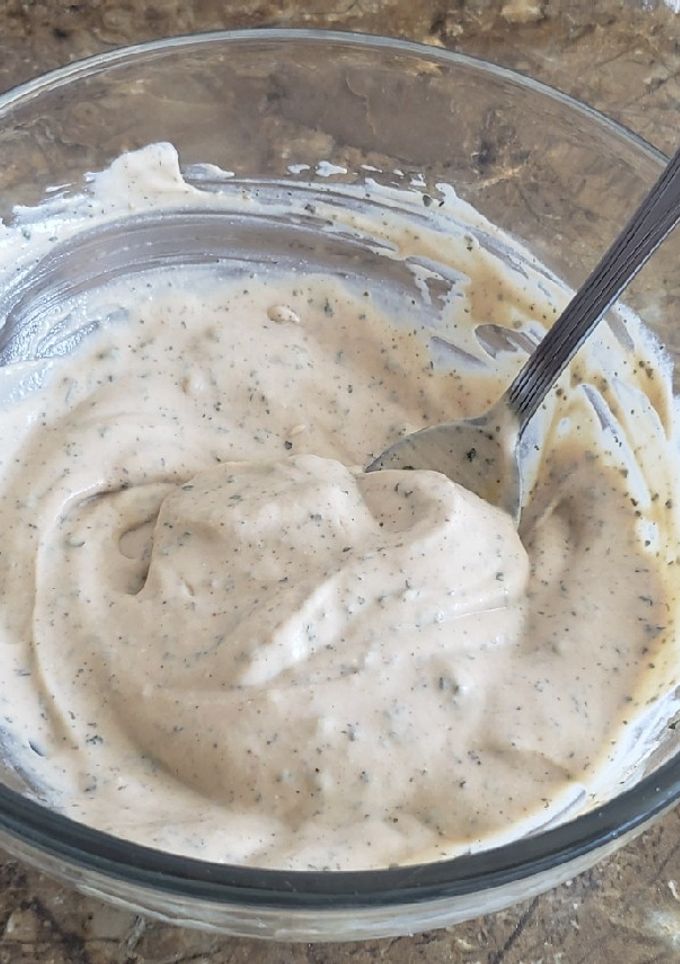 Una foto de Salsa de yogurt para ensalada 🥗
