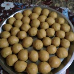 Besan ke ladoo A picture of Besan ke ladoo.