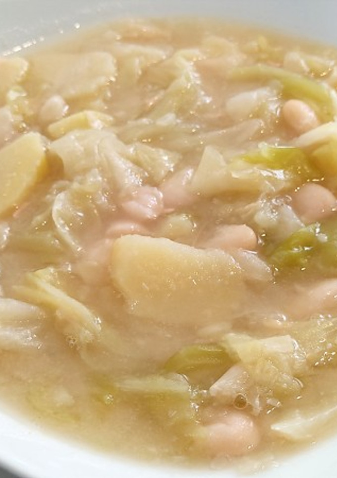 Una foto de Caldo do pobre