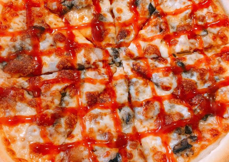 Thin crust pork pizza