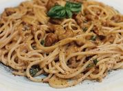 Una foto de fumet de pescado con pasta
