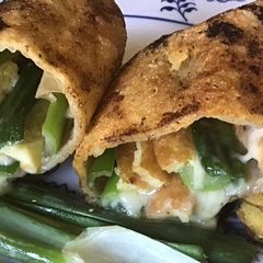 A picture of California Farm Egg and Cheese Rolls.