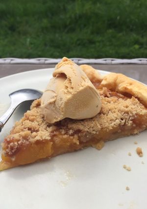 Une photo de Tarte aux pêches façon crumble