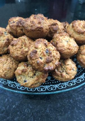 Una foto de Muffins de avena, frutas pasas y miel... no vas a querer dejar de comerlos!
