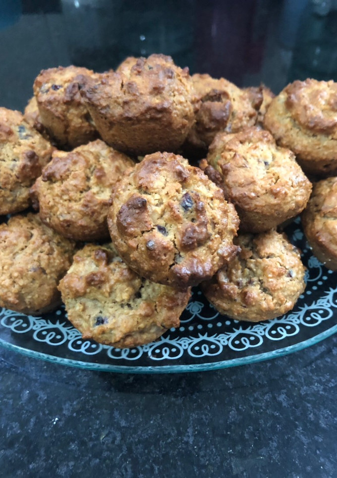 Una foto de Muffins de avena, frutas pasas y miel... no vas a querer dejar de comerlos!