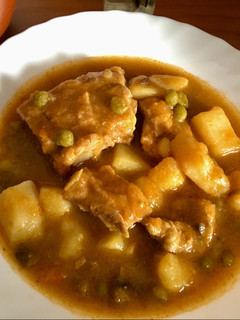 Una foto de Guiso de costillas con patatas y champiñones