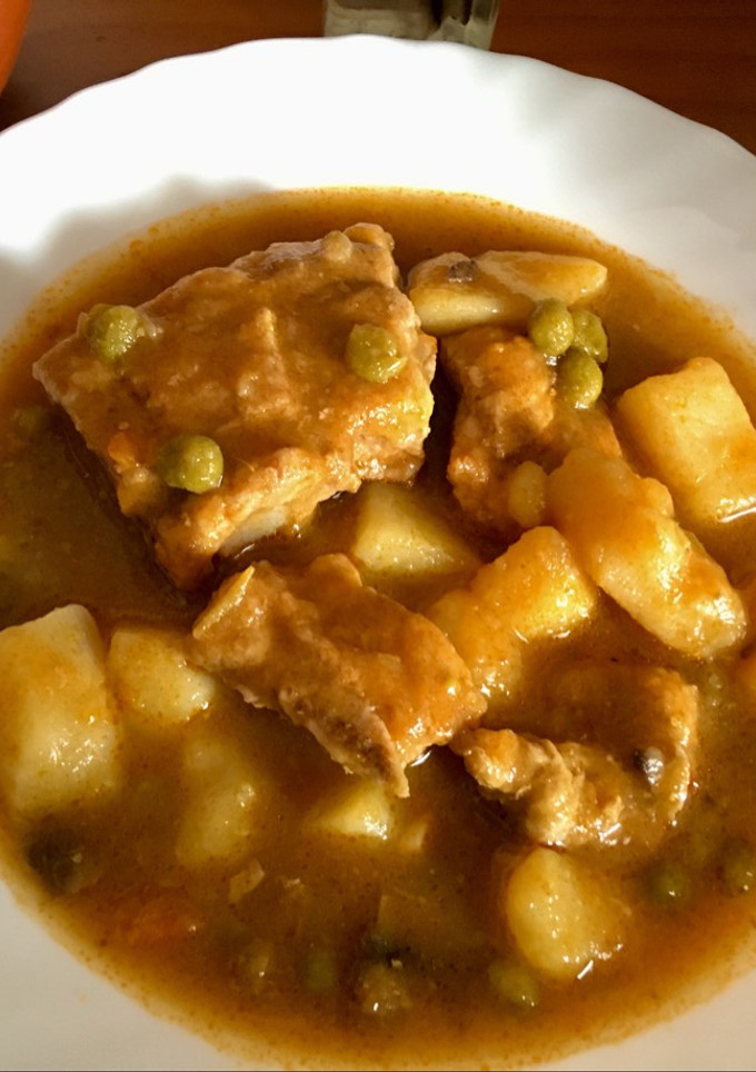 Una foto de Guiso de costillas con patatas y champiñones