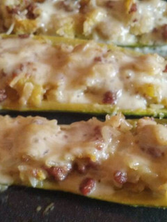 Una foto de Zapallitos rellenos al horno (zucchini)