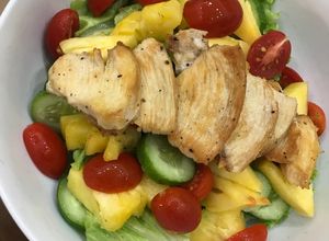 Hình của món Salad hoa quả lườn gà.