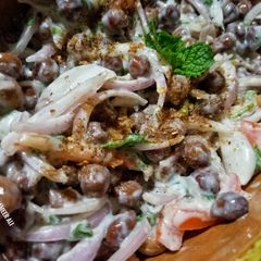 A picture of Dahi walay kalay channay.