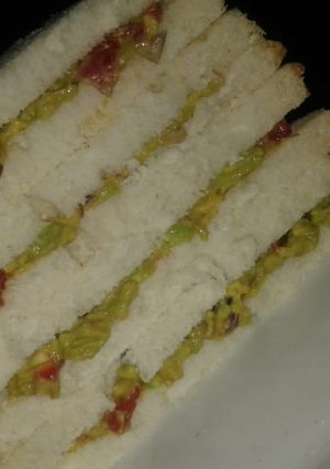 A picture of My simple vegan Guacamole sandwich dressed with ginger.