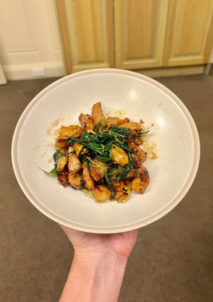 Hình của món Thịt heo xào húng Thái “Pad Krapow Moo” 🌿.